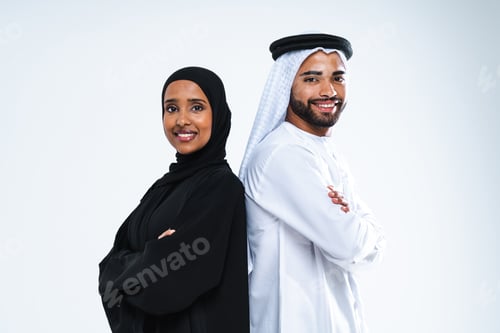 Preview: Beautiful arab middle-eastern couple with traditional emirate clothes in studio