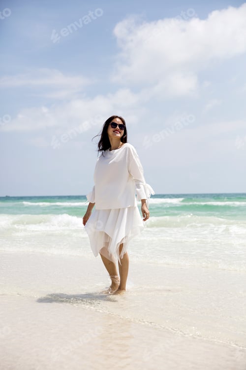Preview: Young Vietnamese woman on the beach