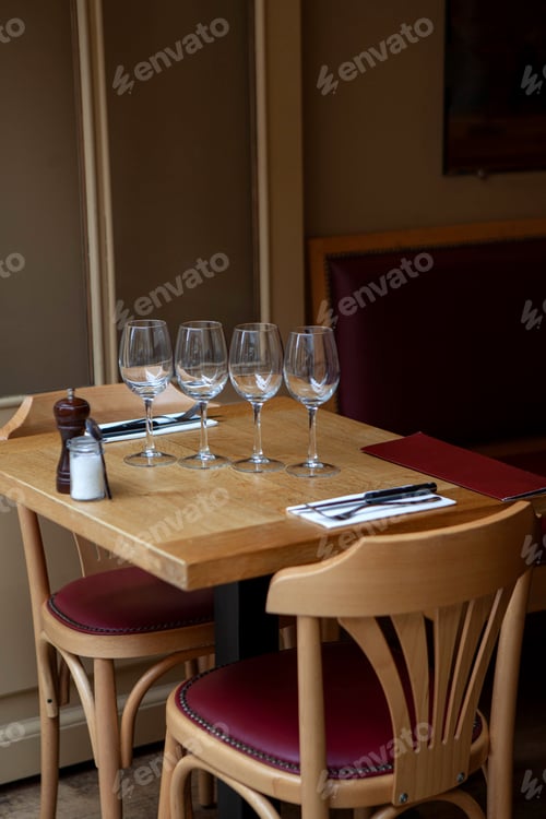 Preview: Lunch time in a traditional French restaurant