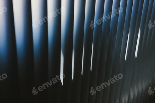 Visualização: Fundo de barras metálicas verticais de tons azulados.