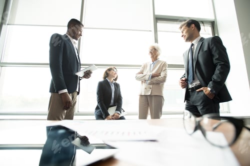 Preview: Business professionals sharing ideas