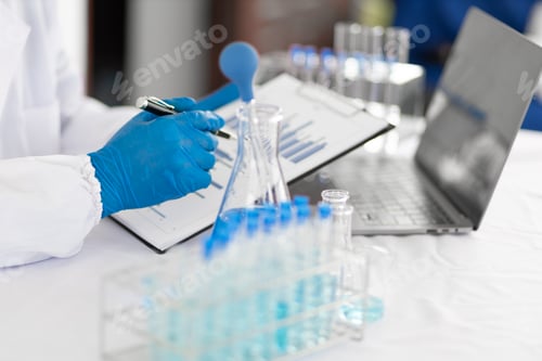 Preview: Scientists work with in vitro reagents in laboratories and draw conclusions from their research.