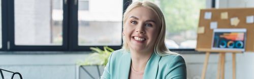 Preview: Blonde psychologist looking at camera in consultation room, banner