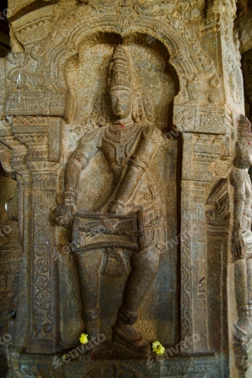 Preview: Craftings in the temple wall as well as temple idols