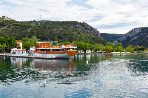 Preview: Touristic boat and swans in Skradin, Croatia