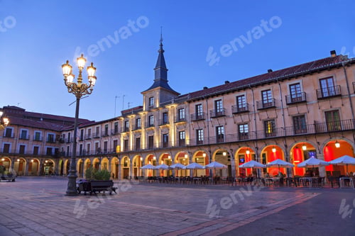 Preview: Plaza Mayor in the evening, Leon