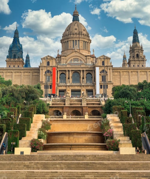 Preview: The National Palace, gardens and people in front of it. Cloudy sky