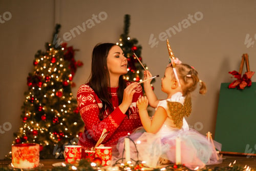 Preview: Woman and Toddler with Christmas Decoration at Home