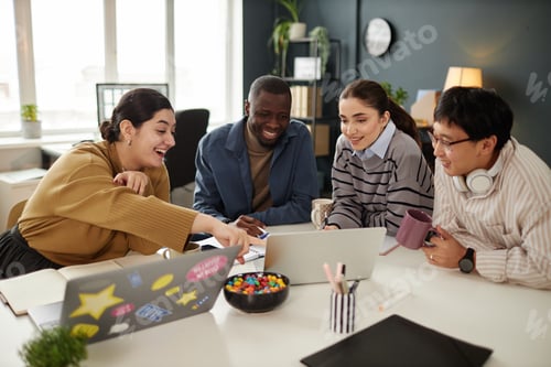 Preview: Cheerful people collaborating during work meeting