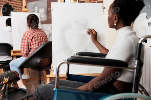 Preview: Disabled woman attending art class