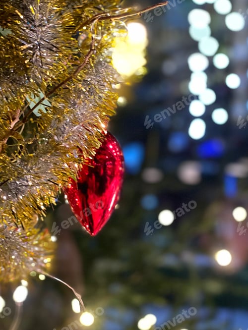 Preview: Christmas tree decorated with toys and lights