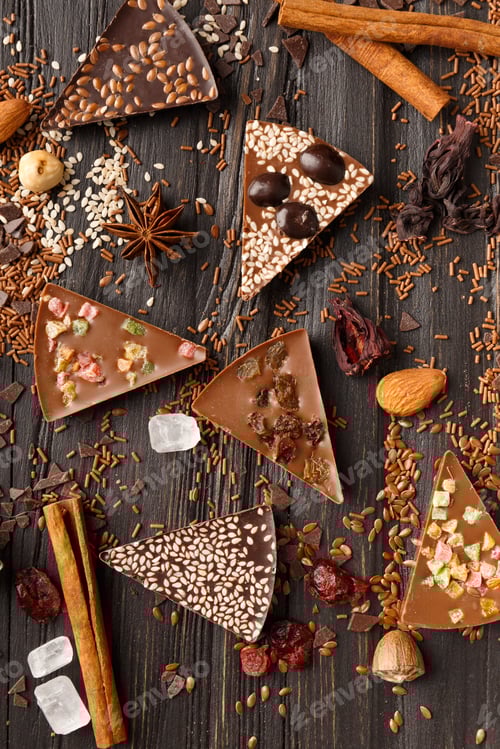 Vorschau: Schokoladenpizza dran? hölzerner Hintergrund