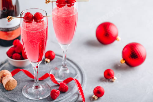 Preview: Pink Raspberry Mimosa Cocktail with champagne or prosecco