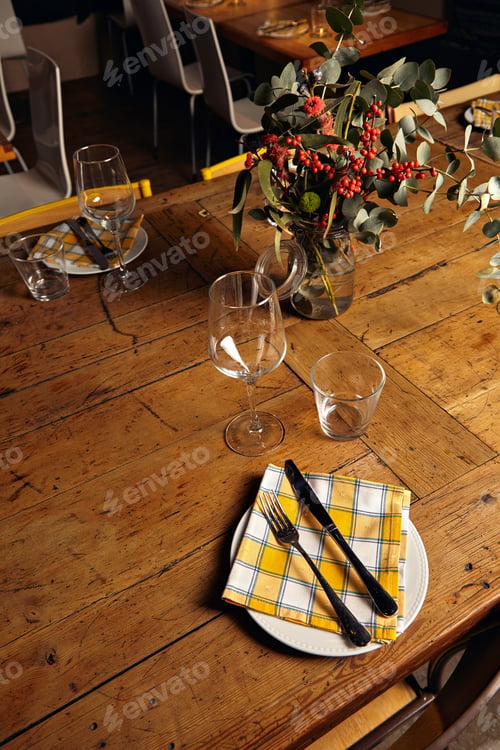 Preview: Serving dinner table set