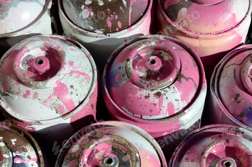 Preview: A lot of used pink metal tanks with paint for drawing graffiti