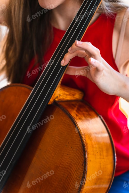 Preview: Intense Study Session: Young Cellist Focusing on Antique Cello
