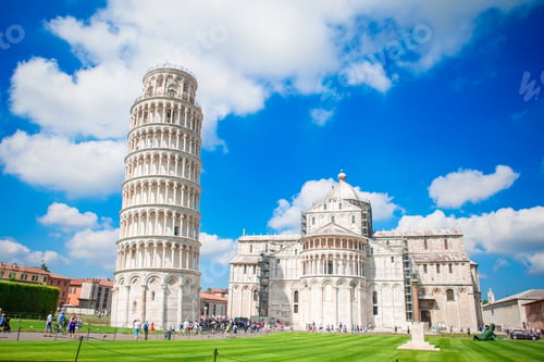 Preview: Tourists visiting the leaning tower of Pisa , Italy