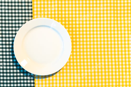 Preview: the plate on yellow checkered table cloth