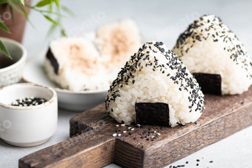 Preview: Onigiri with tuna