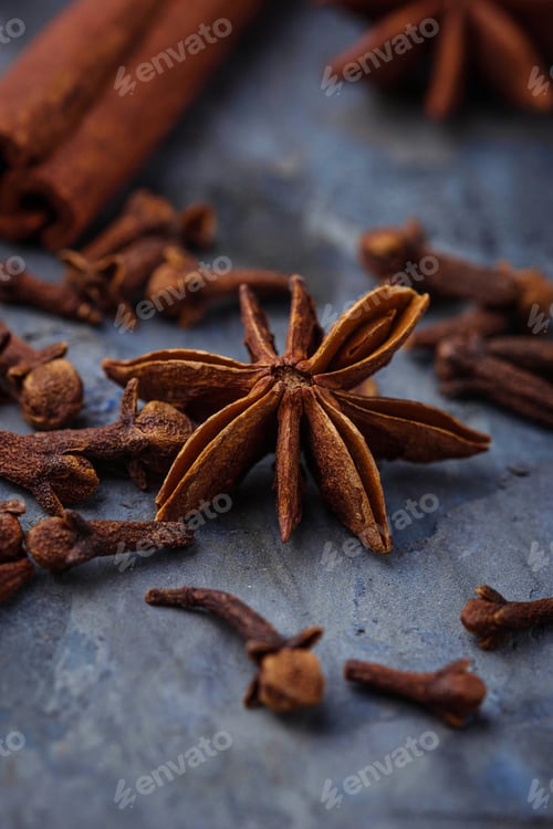 Preview: Star anise and cloves on concrete background