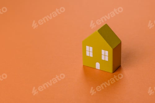 Preview: A small wooden house, money and keys as an idea for investing in your own home