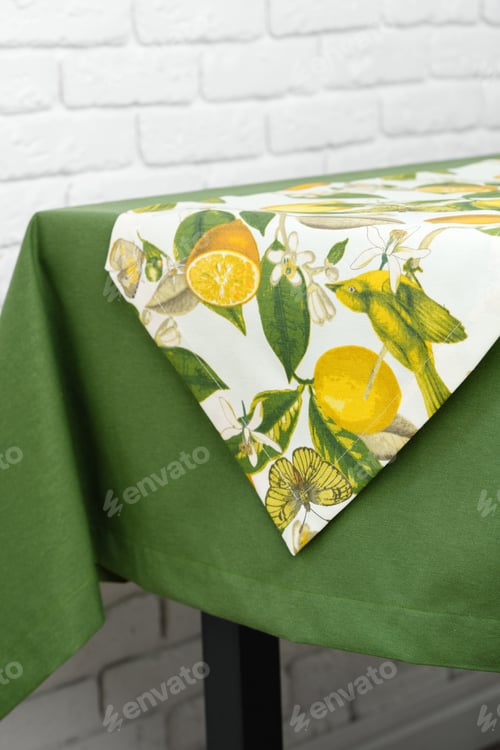 Preview: Green Tablecloth With Tropical Leaf Pattern Runner