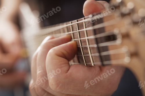 Preview: playing on electric guitar