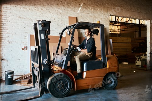 Preview: Every warehouse needs a forklift