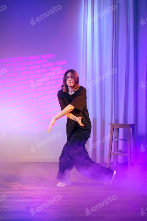 Preview: Dance performance featuring a solo dancer in a purple-lit atmosphere with fog and dramatic lighting