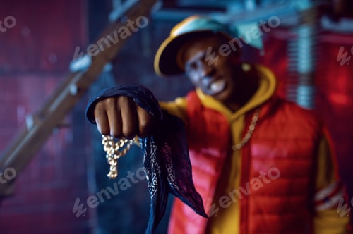 Preview: Rapper with gold chain posing in grunge studio