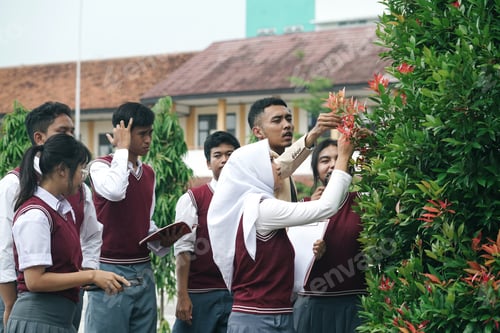 Preview: Students Learning Outside The Class
