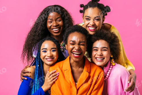 Preview: Beautiful black women posing in studio