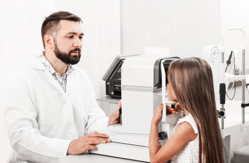 Preview: Examining vision of little girl