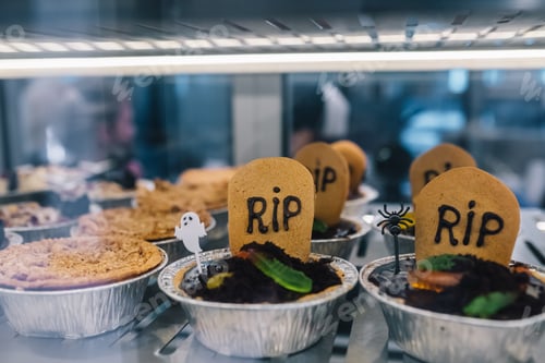 Preview: Tasty cookies for Halloween celebration in a shop window