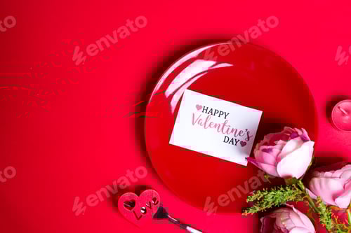 Preview: Flowers on red plate.