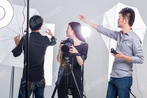 Preview: Photographers working in studio