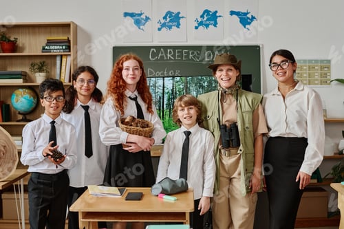 Preview: School Group Portrait With Forester