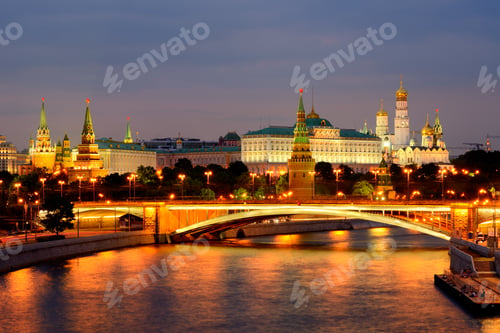 Preview: View of Kremlin towers and the Bolshoy Kamenny bridge over Moskva river at night, Moscow, Russia
