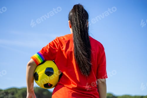 Vista previa: Female soccer player with captain armband with LGBT pride flag