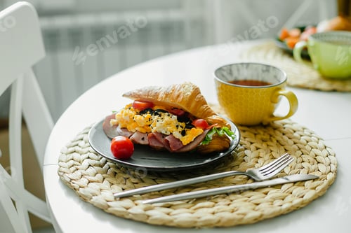 Preview: Healthy breakfast.