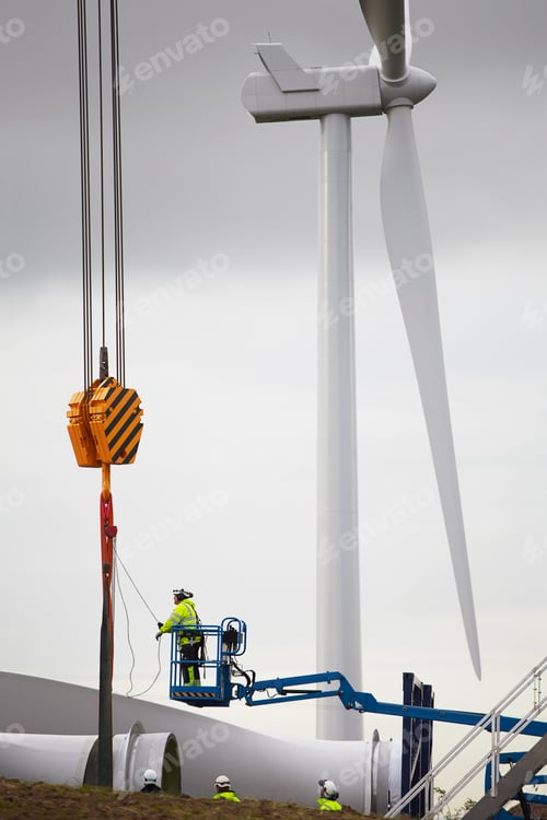 Preview: Engineer working on wind turbine