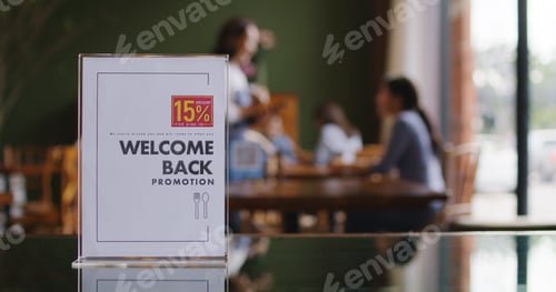 Visualização: Cupom de banner de campanha de desconto em fundo desfocado