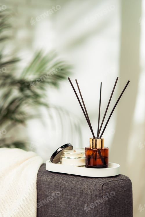 Preview: Aroma diffuser bottle with sticks in living room