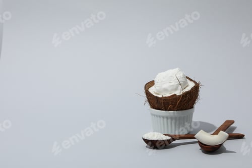 Preview: Summer dessert - ice cream, ice cream with coconut