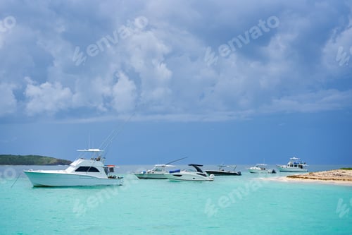 Preview: Photo of boats parked by the coast of Cayo Icacos