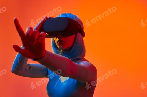 Preview: Futuristic lady exploring virtual reality