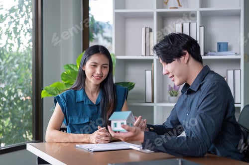 Preview: Professional Real Estate Consultation for Homebuyers in office