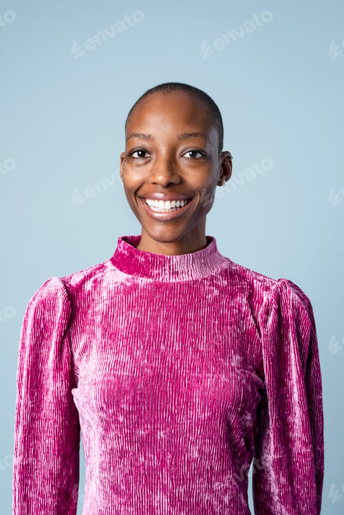 Preview: Happy black woman in a pink dress