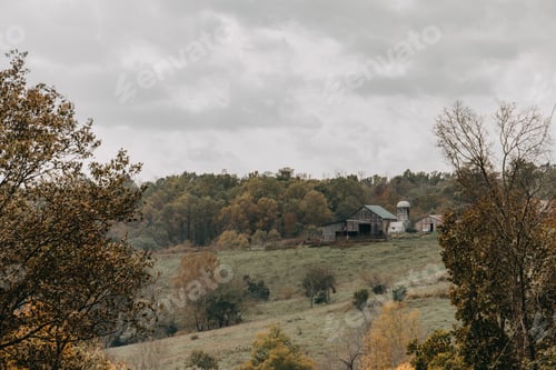 Vorschau: Eine alte Scheune auf dem Land
