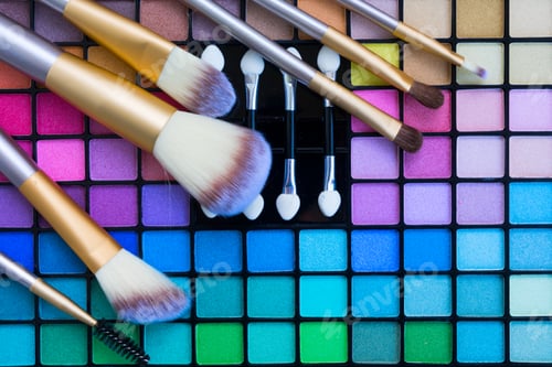 Preview: Brushes and eye-shadows palette